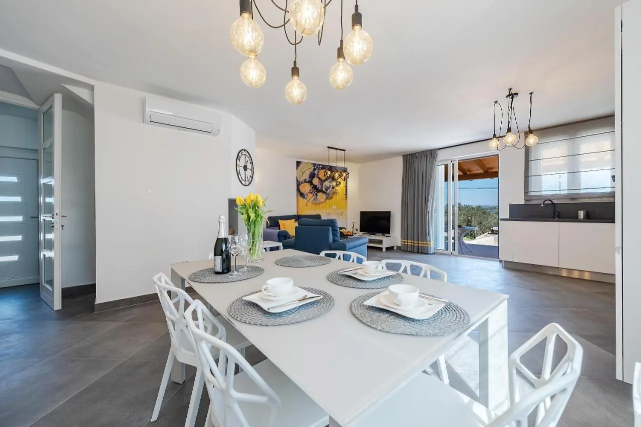 Villa Charm Tkon